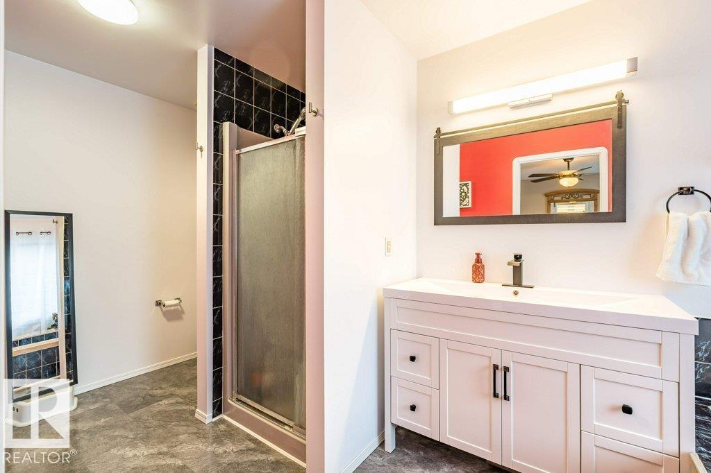 4705 43 ST - 27