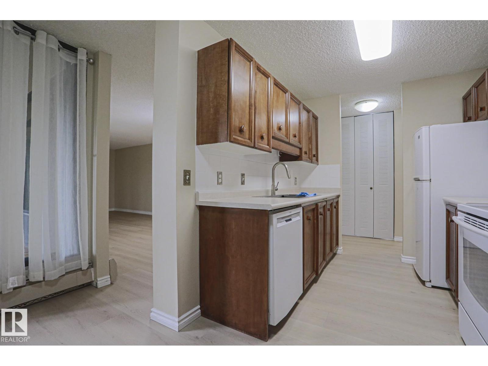 #102 8220 JASPER AV NW - 8