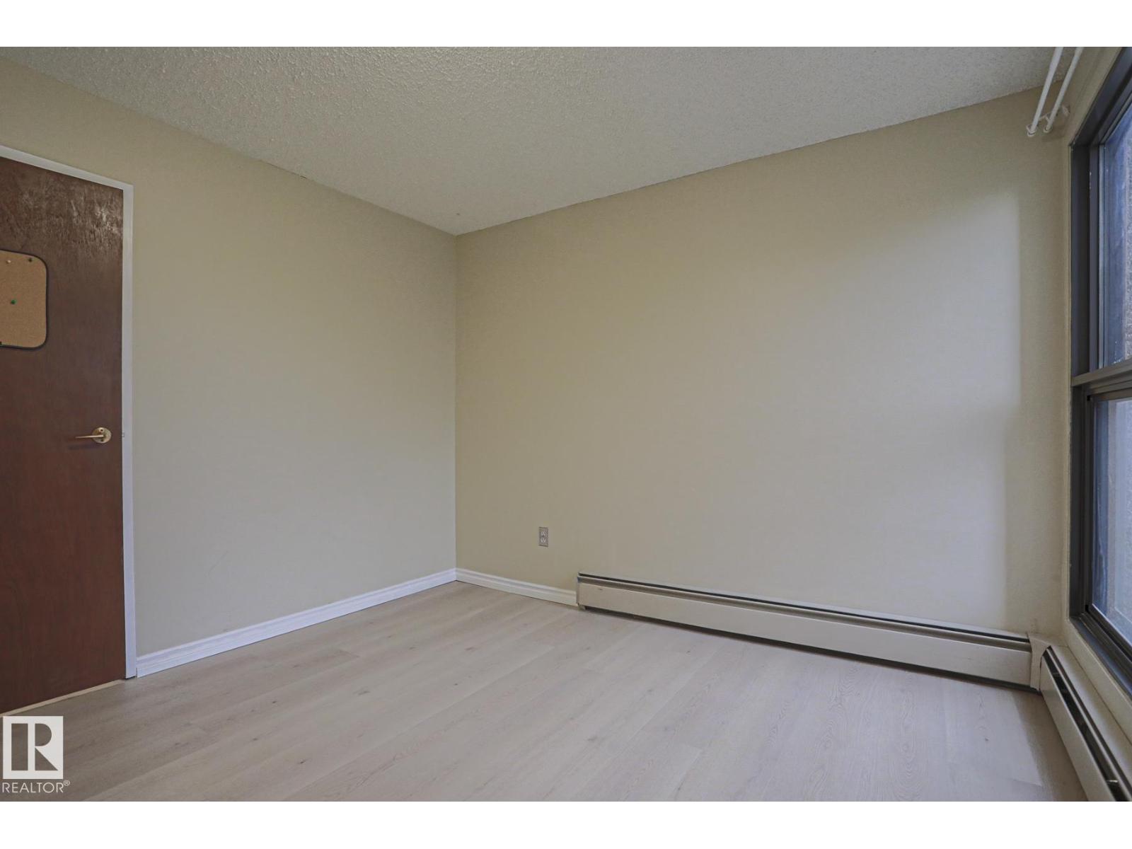 #102 8220 JASPER AV NW - 16