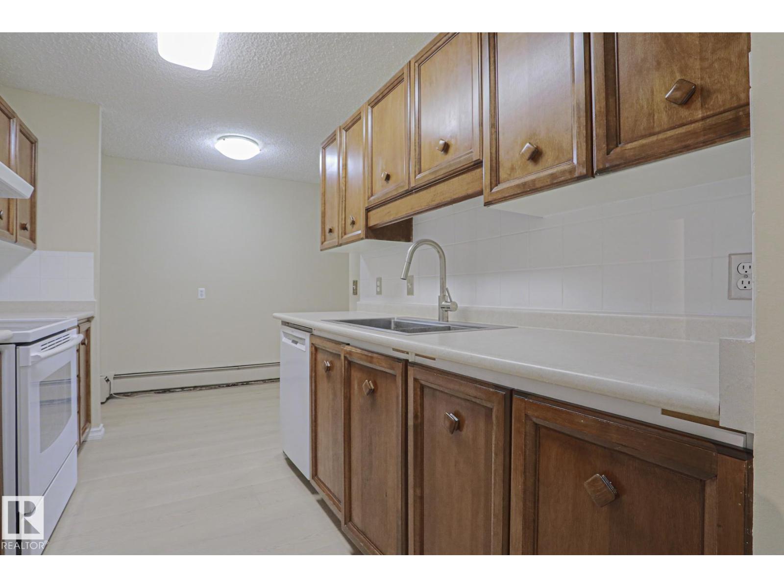 #102 8220 JASPER AV NW - Image 6