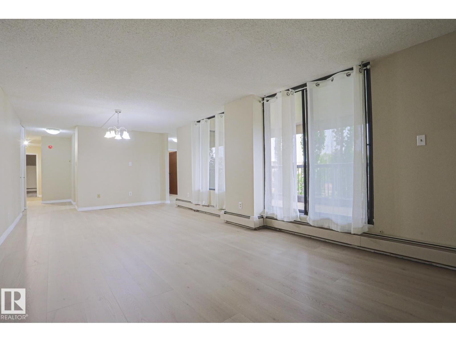 #102 8220 JASPER AV NW - 3