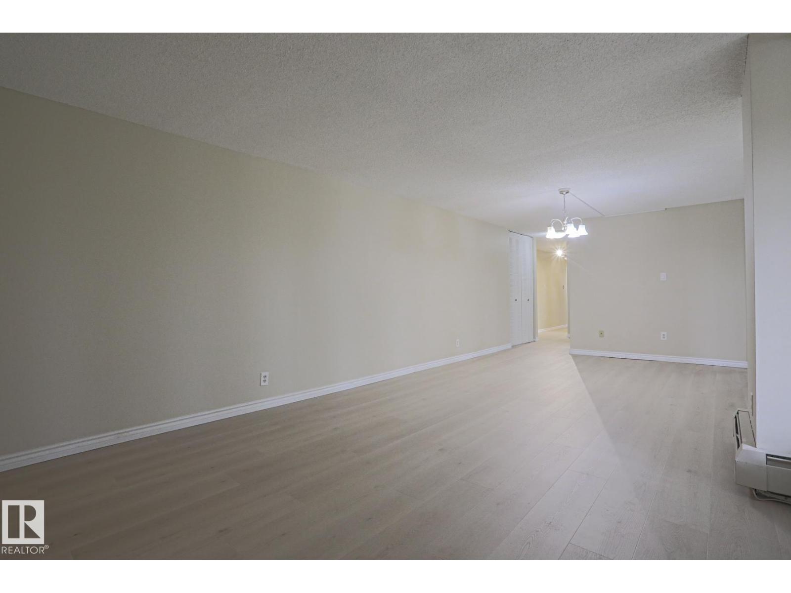 #102 8220 JASPER AV NW - Image 4