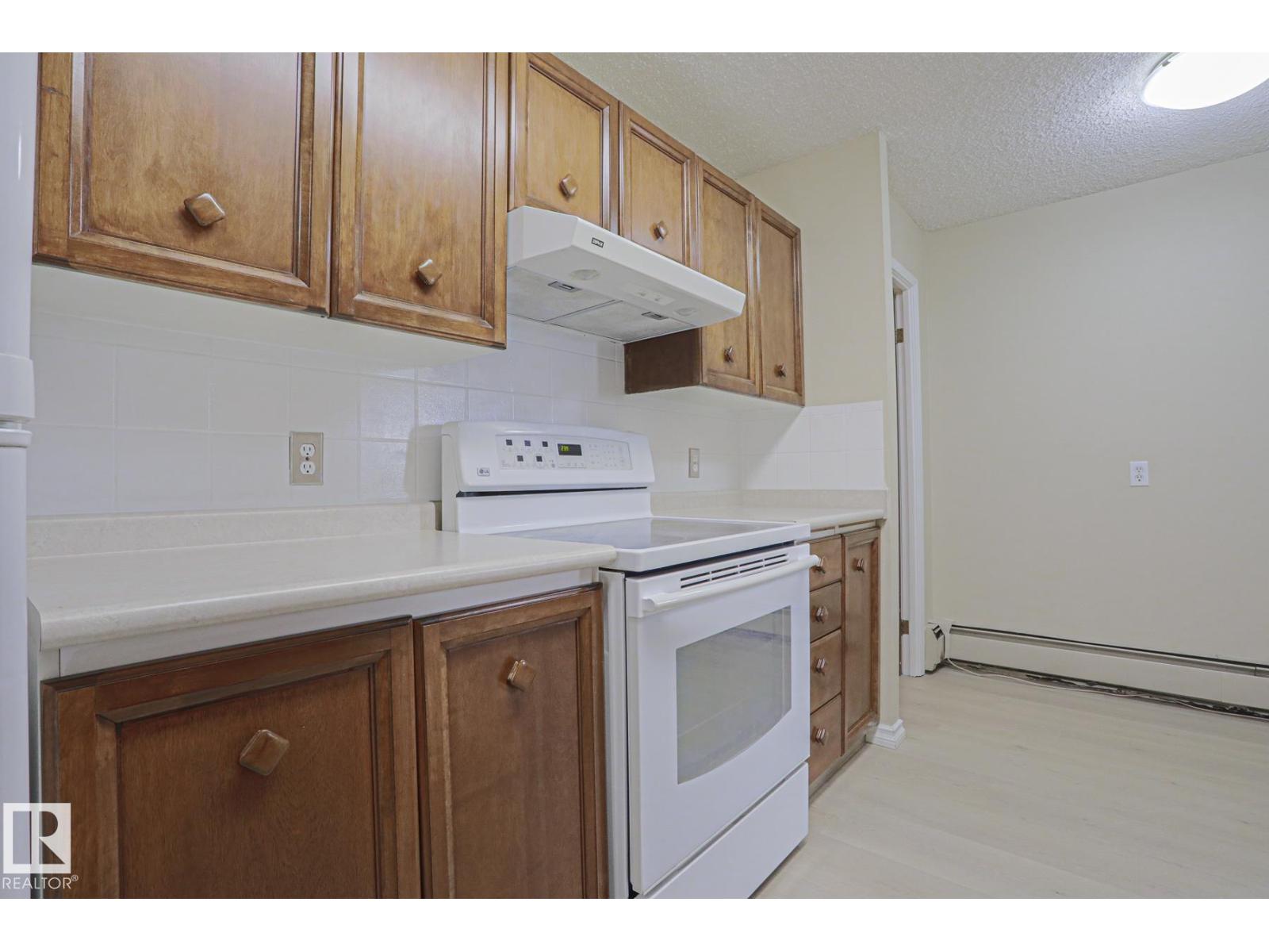 #102 8220 JASPER AV NW - 5