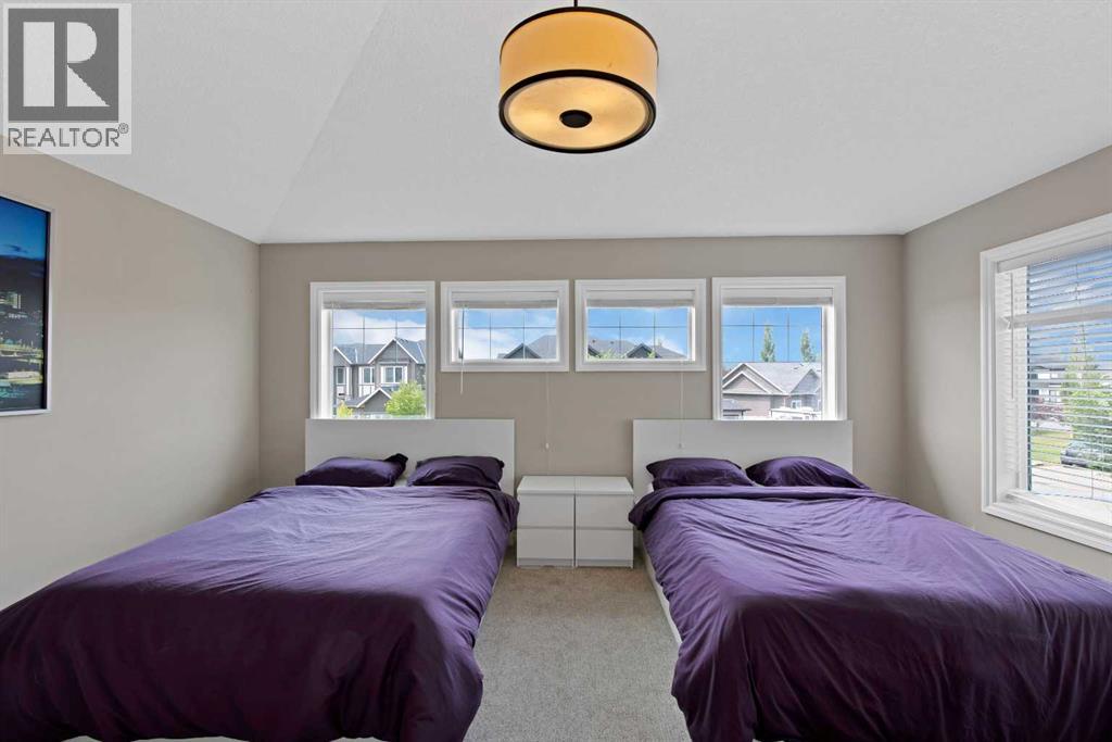 146 Canoe Crescent SW - 11