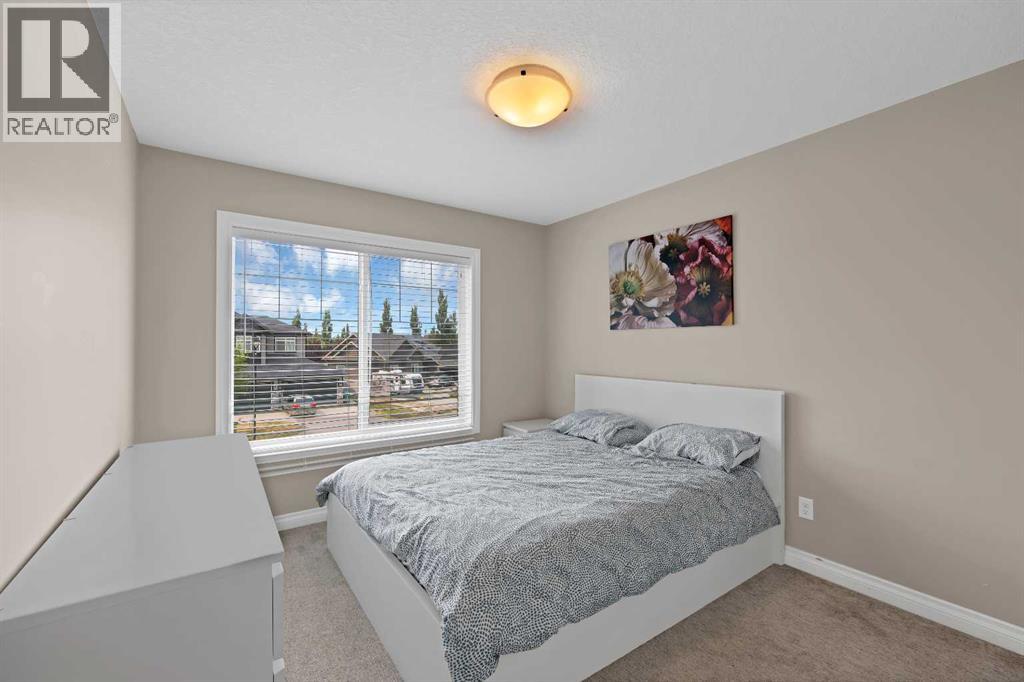 146 Canoe Crescent SW - 12