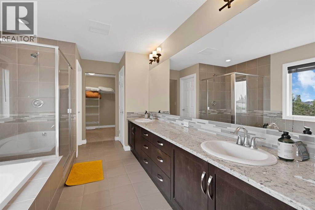 146 Canoe Crescent SW - 15
