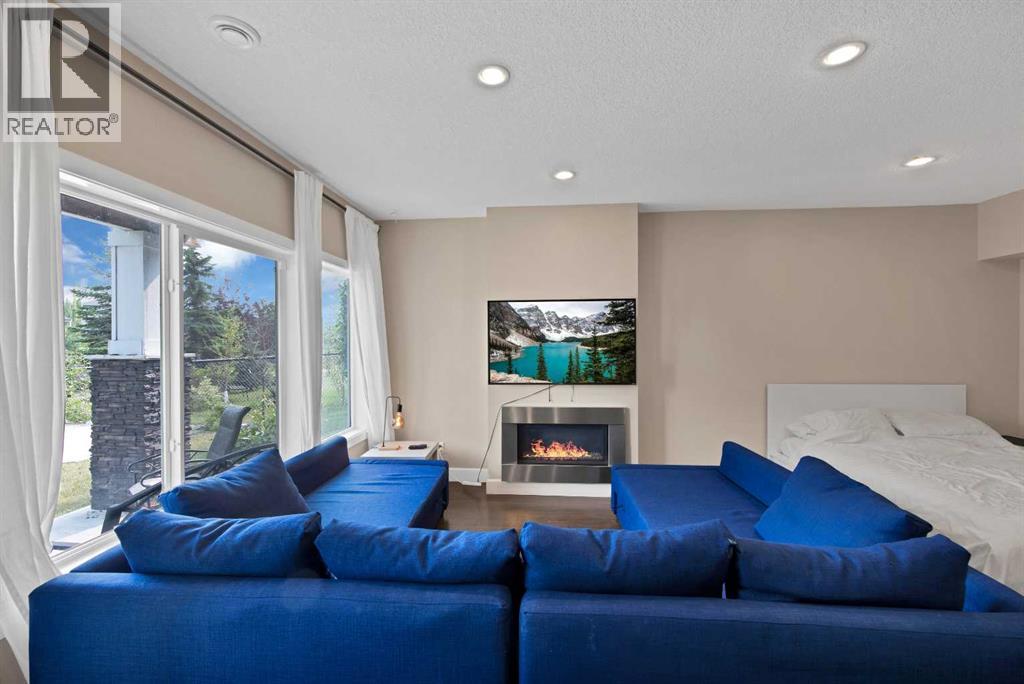 146 Canoe Crescent SW - 16