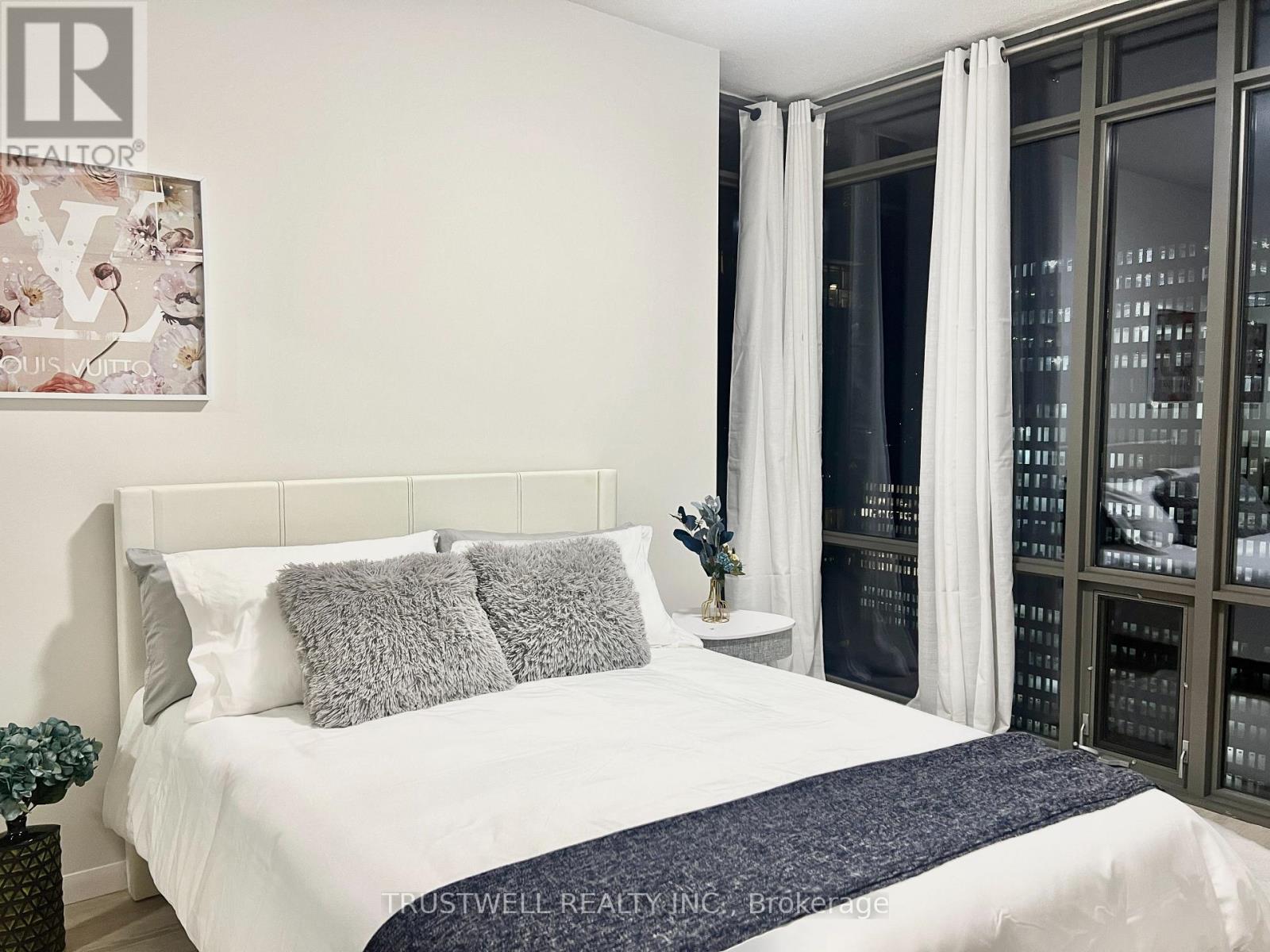 #2601 38 GRENVILLE STREET - 21