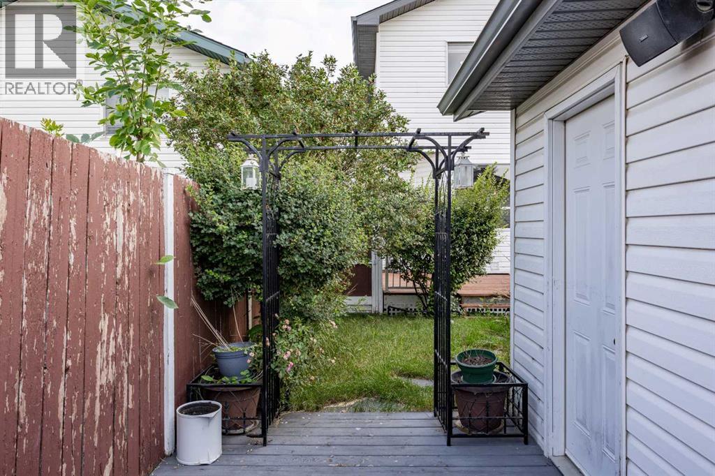 133 Applemead Close SE Close - Image 34