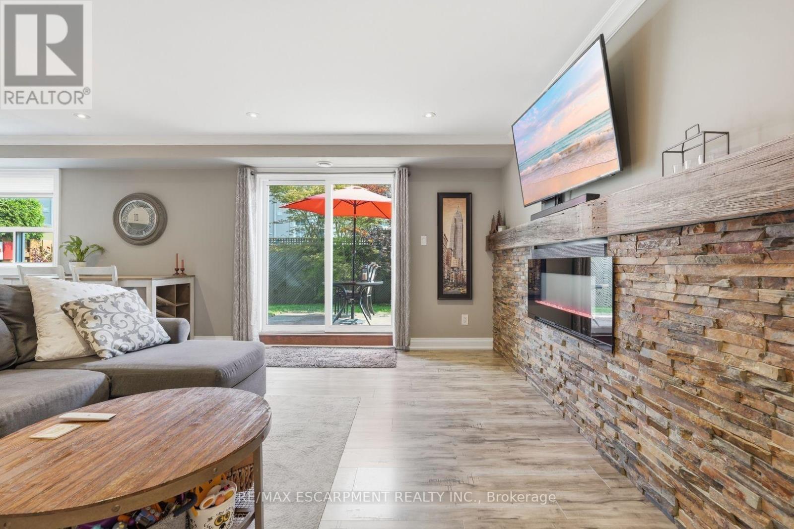 #6 469 CLARIDGE ROAD - 13