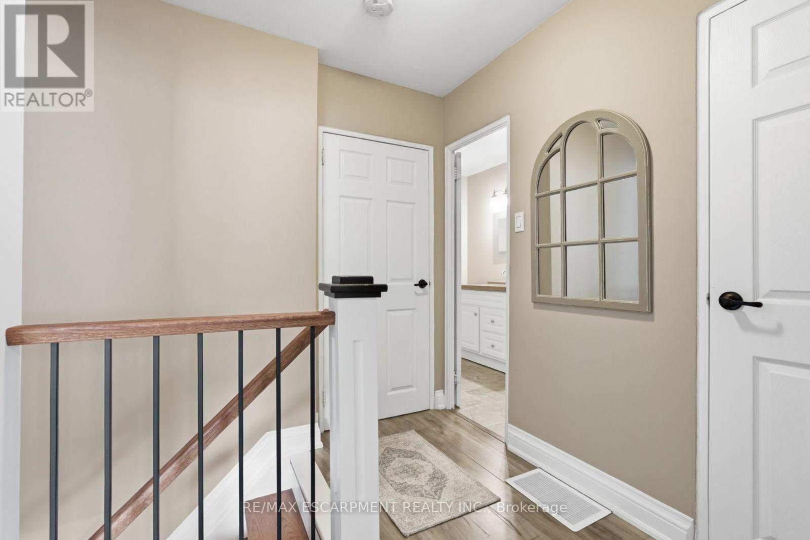 #6 469 CLARIDGE ROAD - 16