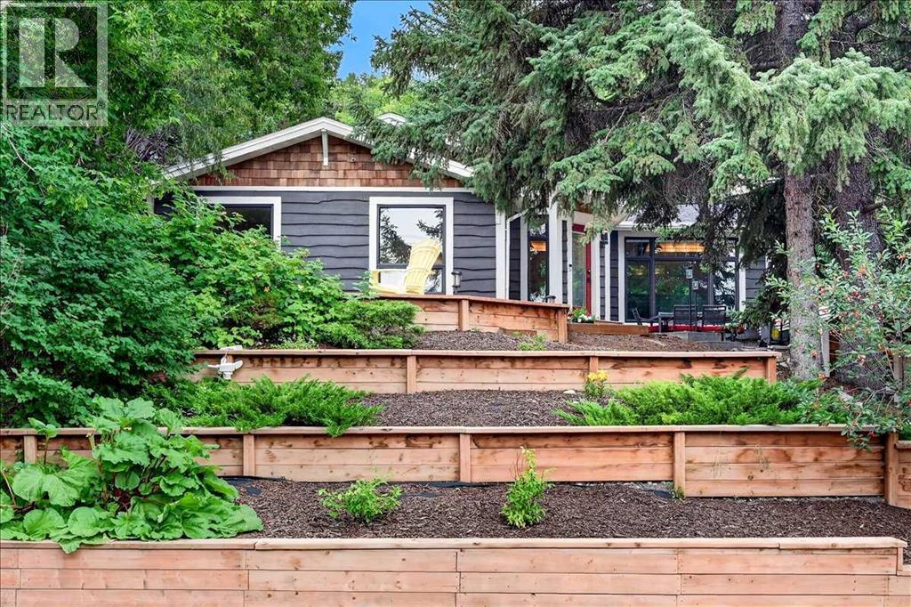 9011 33 Avenue NW - 2