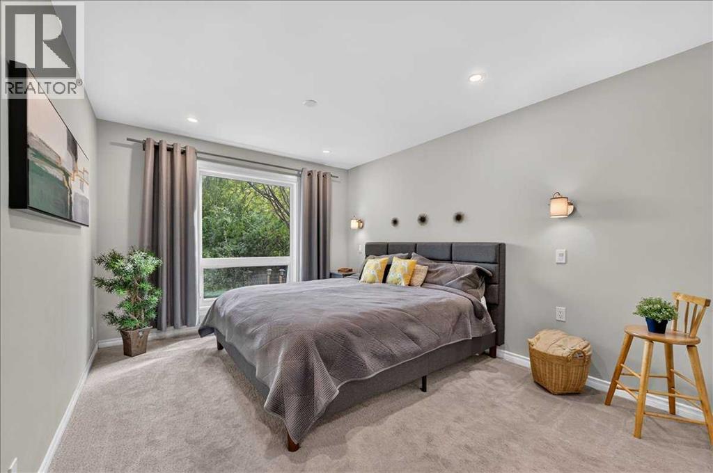 9011 33 Avenue NW - 22