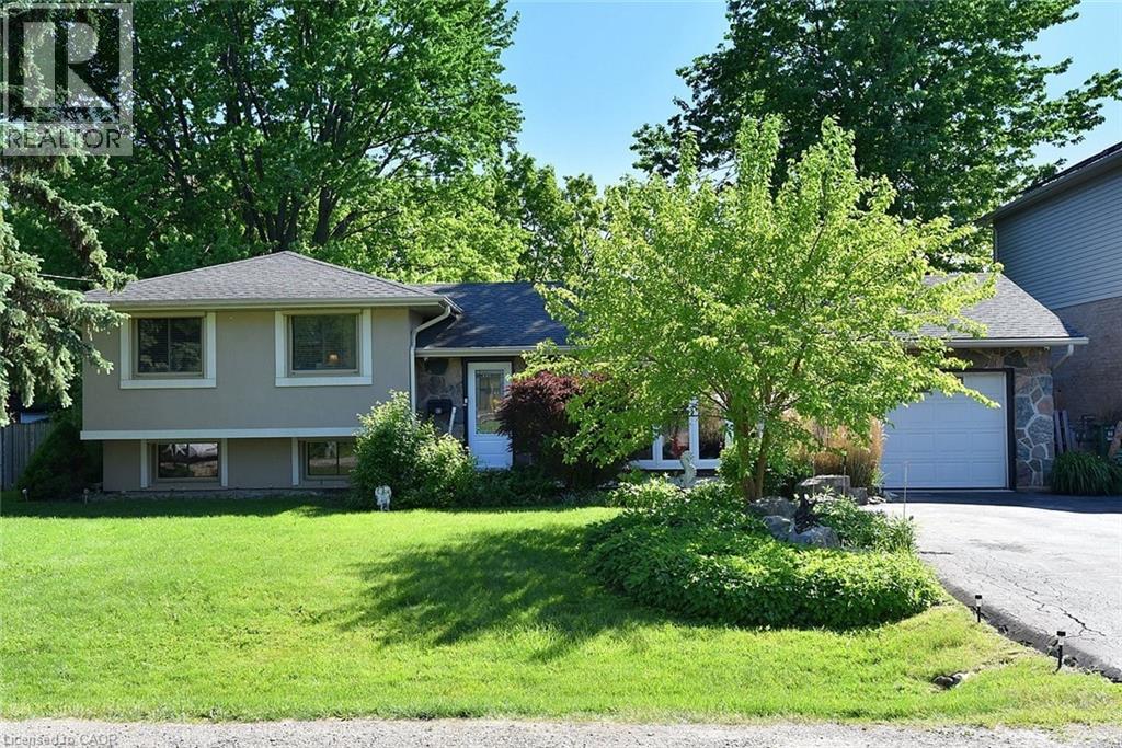 18 DENNIS Avenue