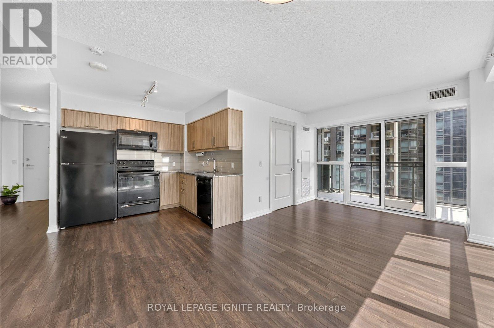 #1110 30 MEADOWGLEN PLACE - 21