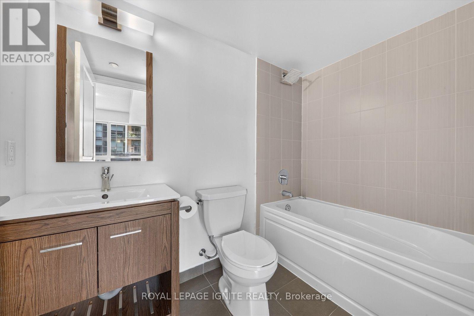 #1110 30 MEADOWGLEN PLACE - 25