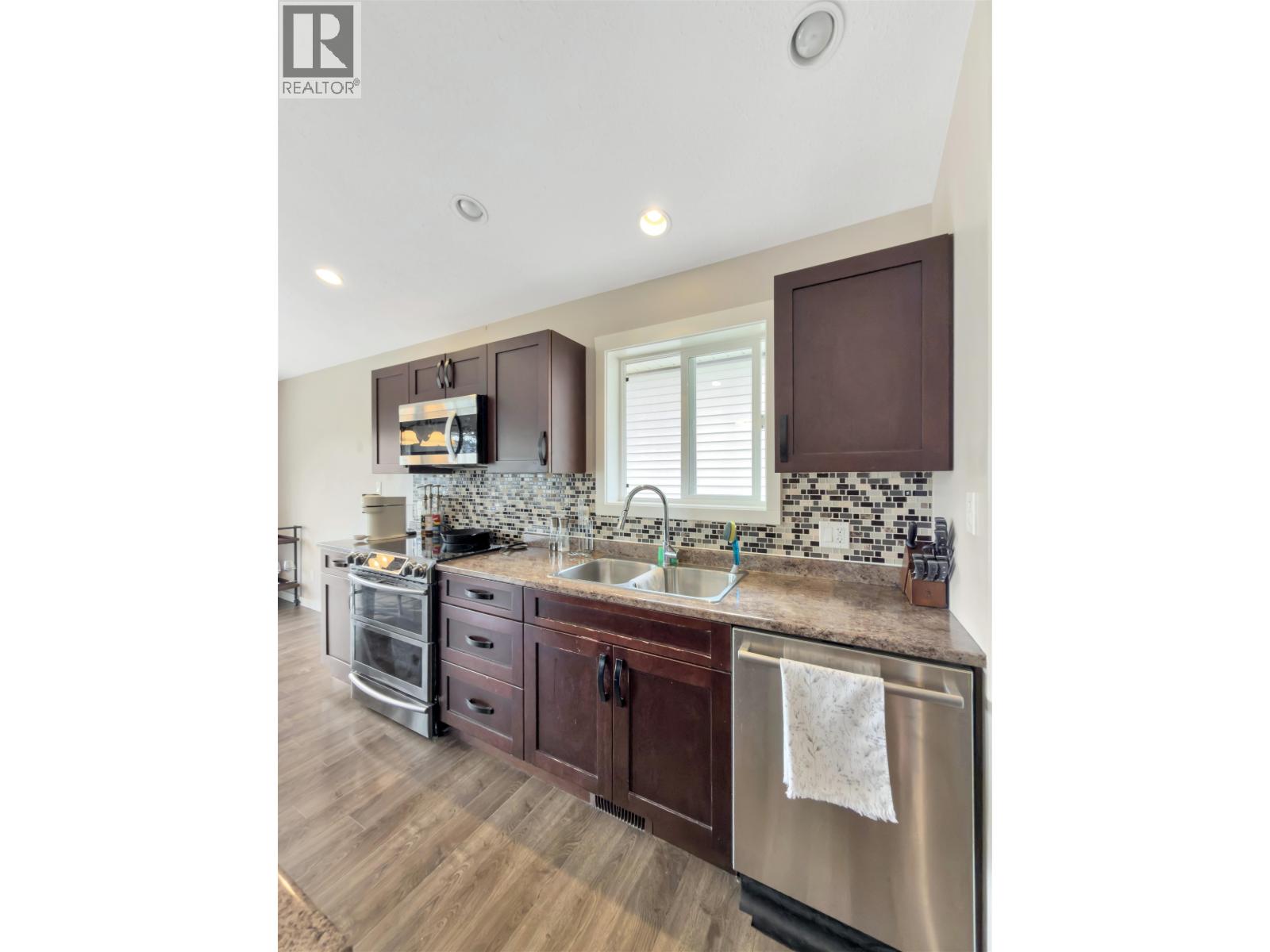 310 FOSTER WAY - 11