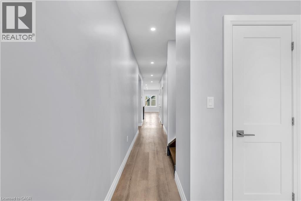#20 275 JAMES Street S - Image 4