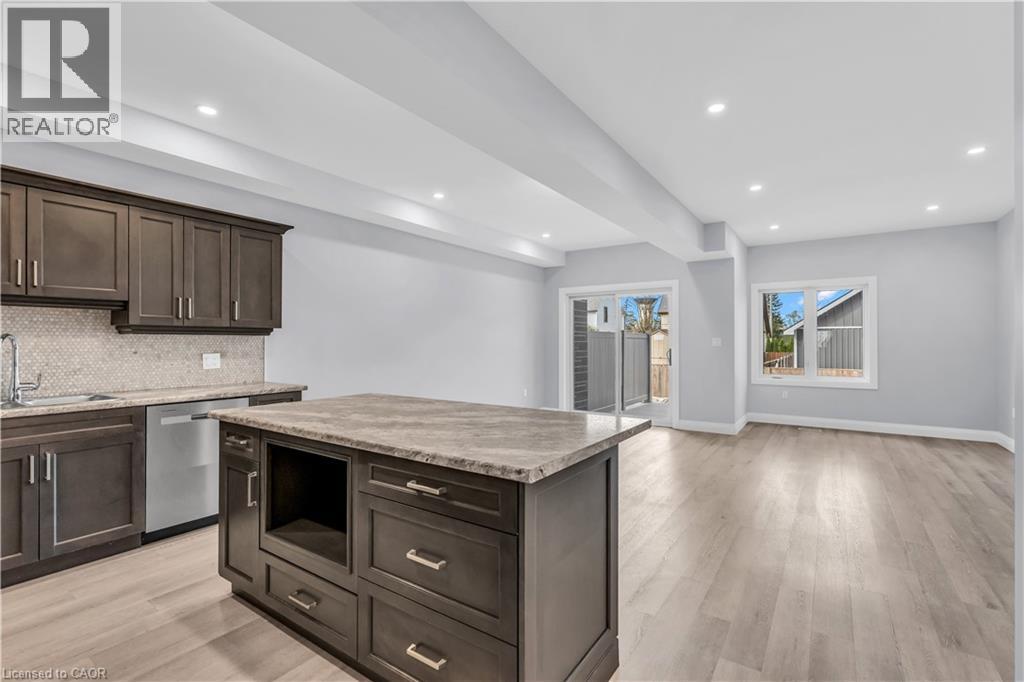 #20 275 JAMES Street S - 7
