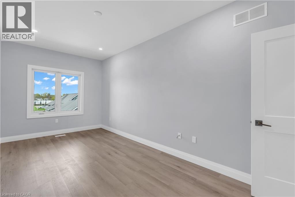 #20 275 JAMES Street S - 19