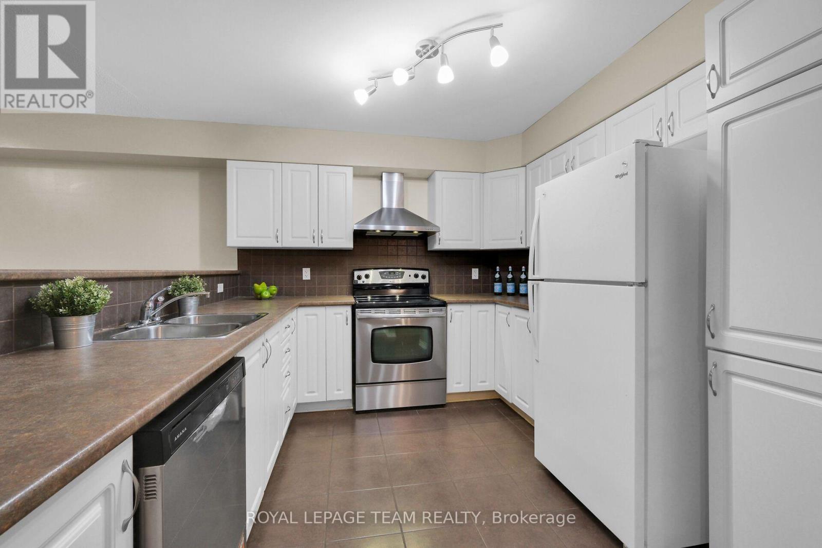 2 Bed, 2 Bath House for Sale in Ottawa – 137 CORINTH PRIVATE, Ottawa – MLS# X13664882 - Image 14