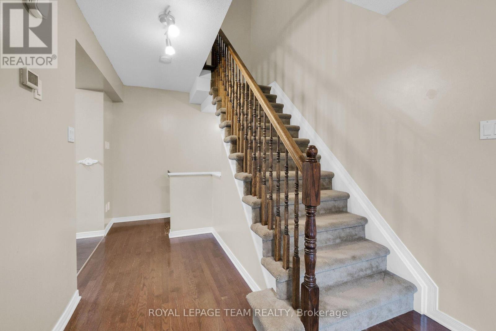 2 Bed, 2 Bath House for Sale in Ottawa – 137 CORINTH PRIVATE, Ottawa – MLS# X13664882 - Image 17