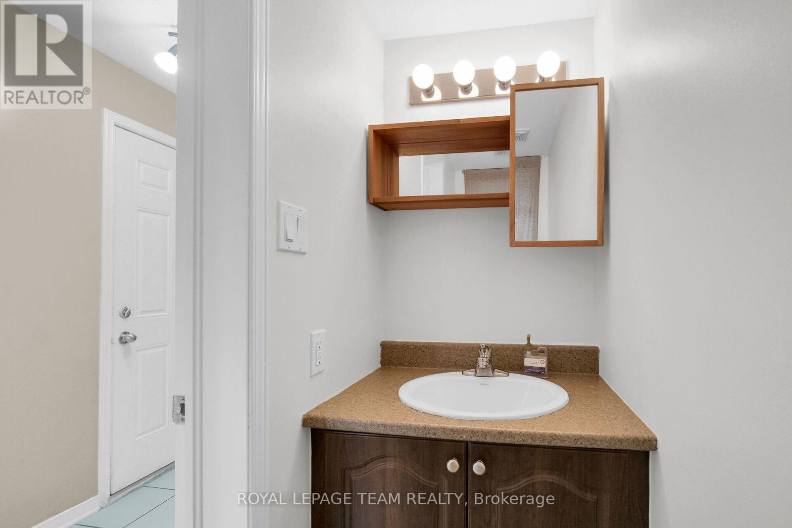 2 Bed, 2 Bath House for Sale in Ottawa – 137 CORINTH PRIVATE, Ottawa – MLS# X13664882 - Image 6