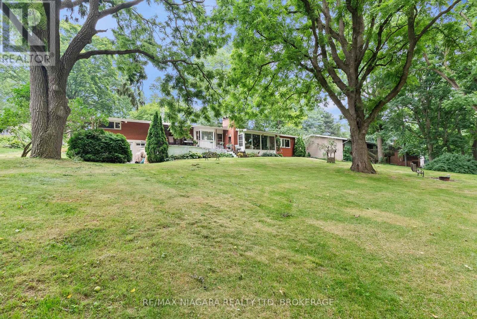 46 MELROSE DRIVE - 2