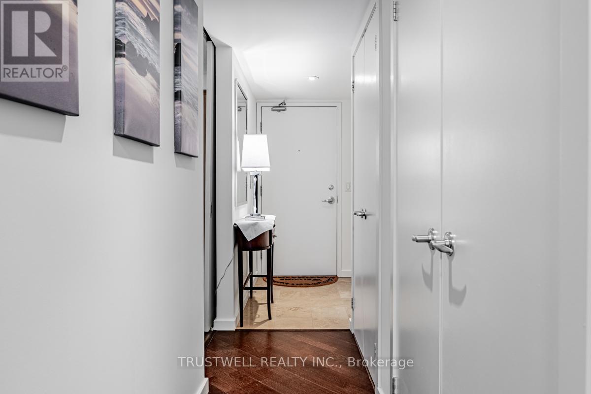 #511 208 QUEENS QUAY W - 15