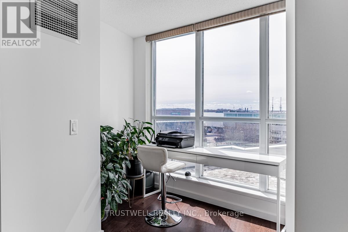 #511 208 QUEENS QUAY W - 4