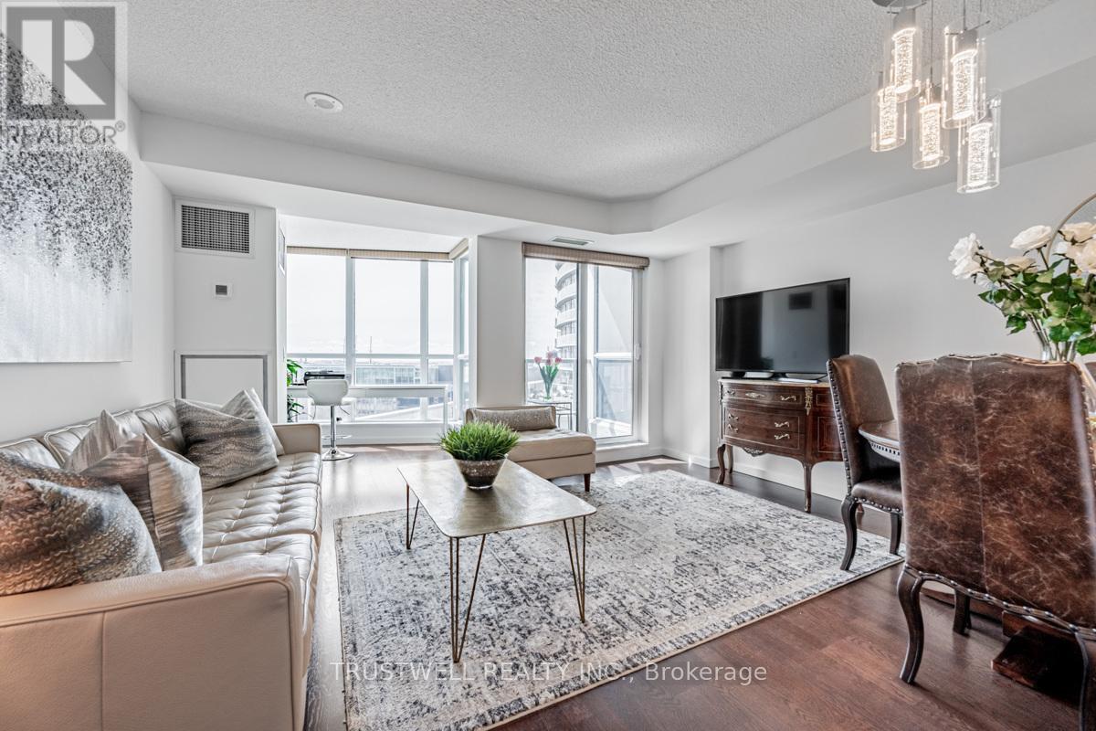 #511 208 QUEENS QUAY W - 5