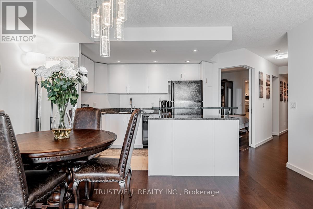 #511 208 QUEENS QUAY W - 7
