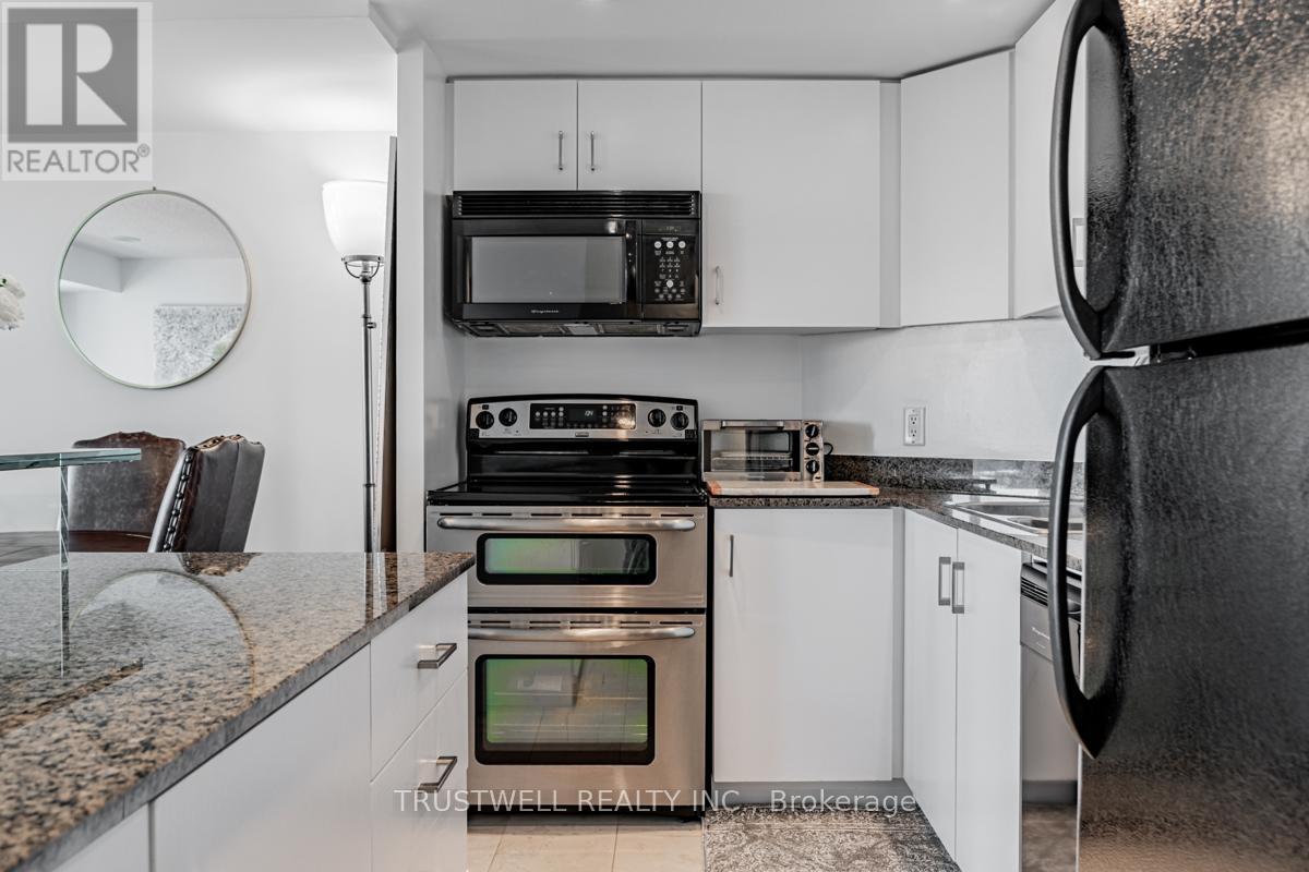 #511 208 QUEENS QUAY W - 8