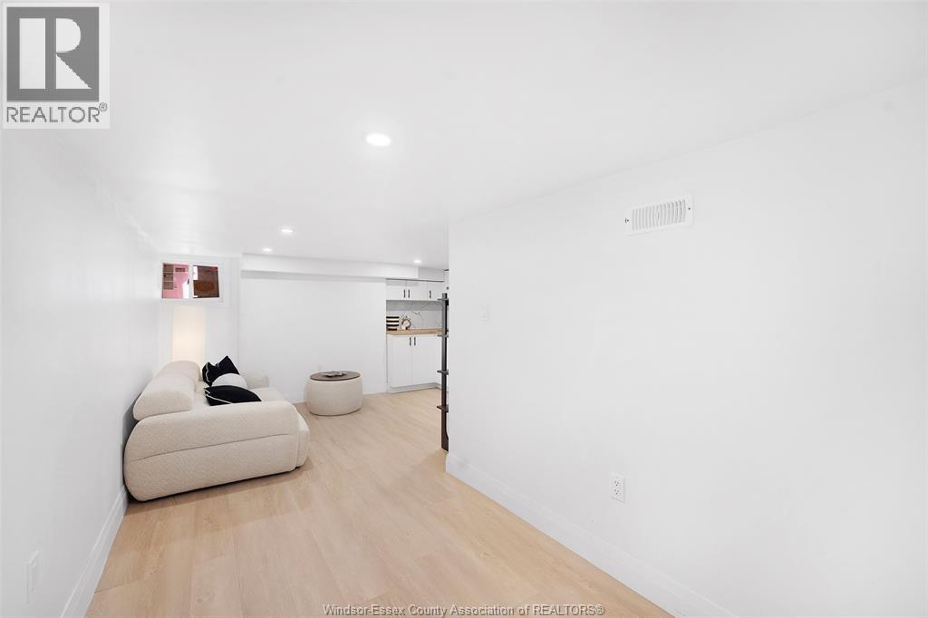 859 MOY AVENUE - 25