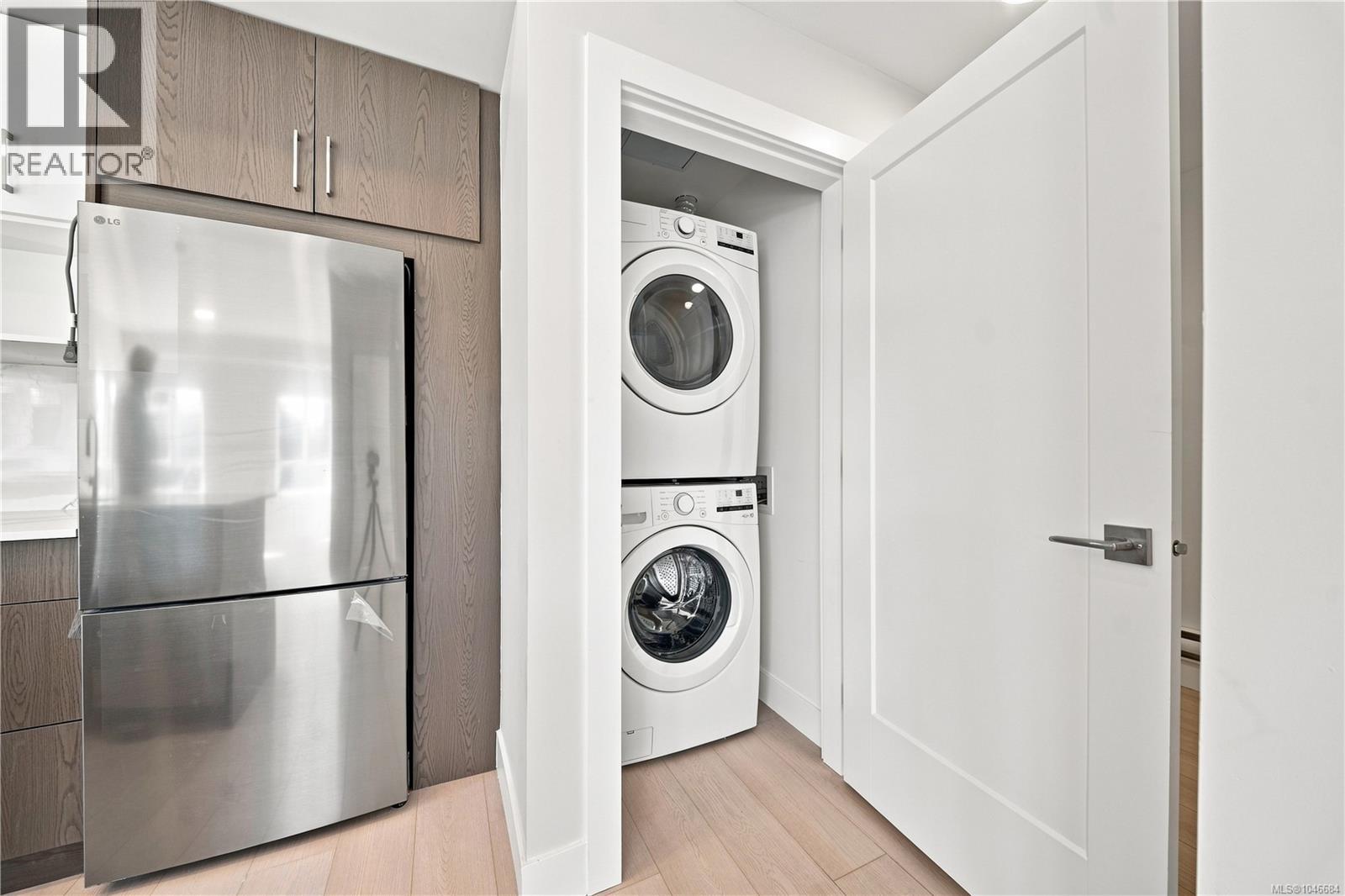 #210 171 Jensen Ave W - 24