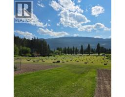 Primary Bedroom - 5564/5574 Highway 95 Highway, Edgewater, BC V0A1E0 Photo 6