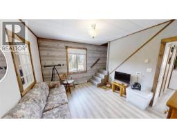 Family room - 5564/5574 Highway 95 Highway, Edgewater, BC V0A1E0 Photo 8