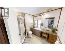 Kitchen - 5564/5574 Highway 95 Highway, Edgewater, BC V0A1E0 Photo 10