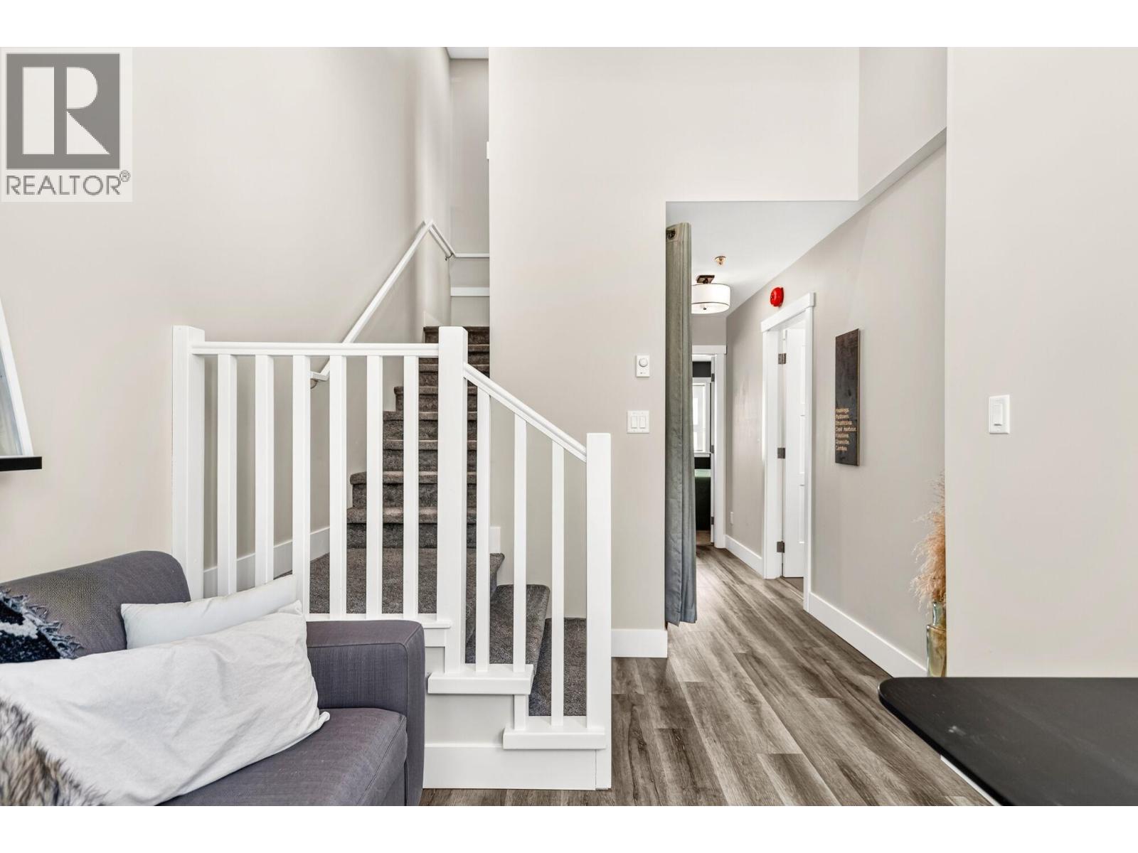17 950 WOODSWORTH ROAD, Gibsons