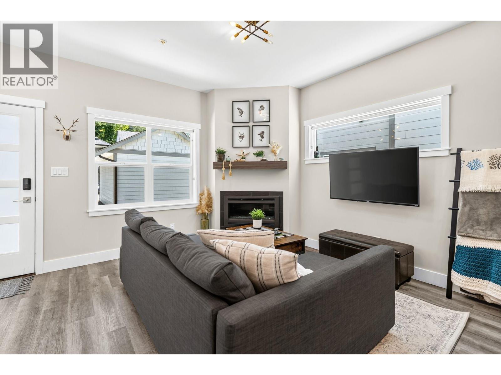 17 950 WOODSWORTH ROAD, Gibsons