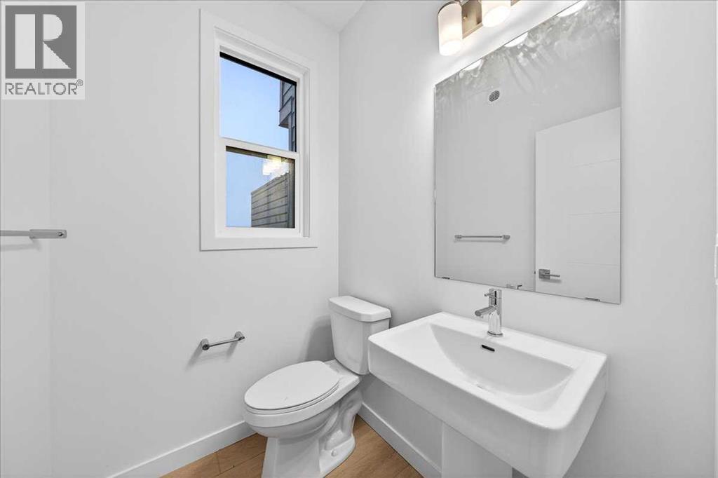 #302 30 Rochester View NW - 12