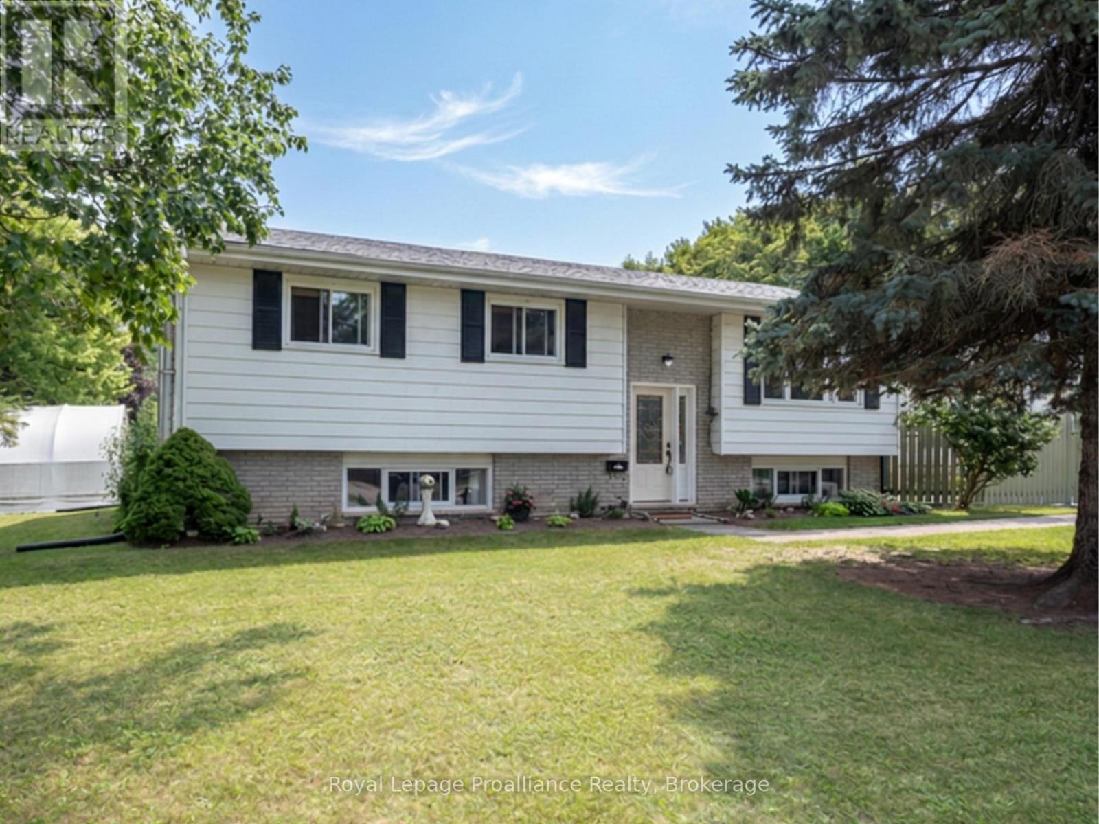 115 NICHOLAS STREET - 2