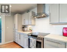 18 2214 Folkstone Way, West Vancouver, BC V7S2X7 Photo 12