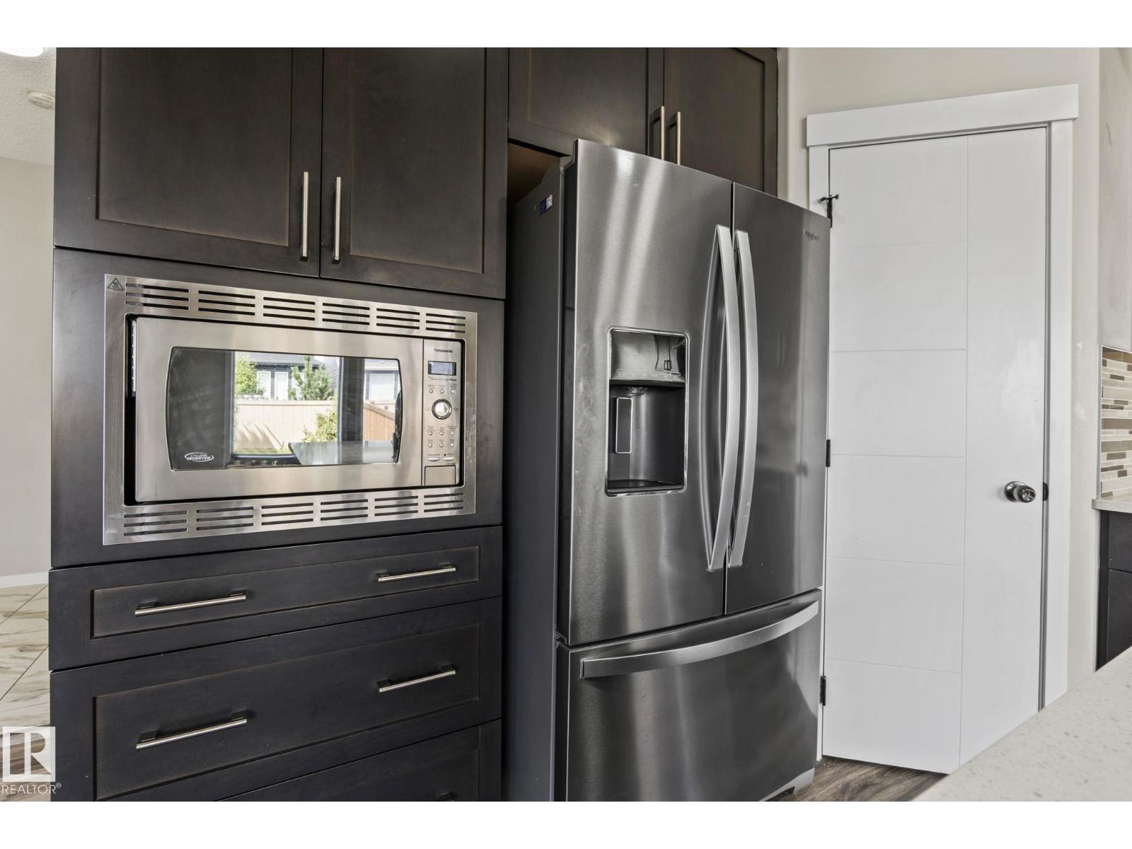 5210 23 ave SW - 10