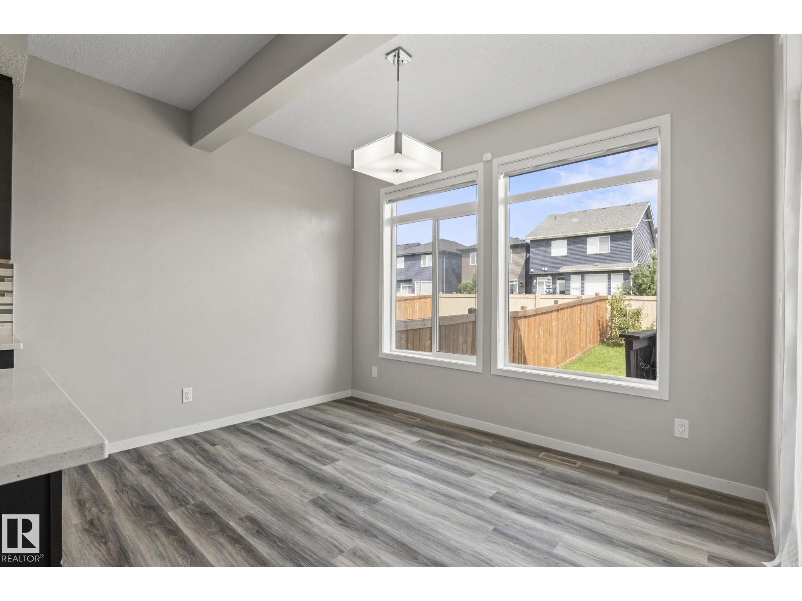 5210 23 ave SW - 11