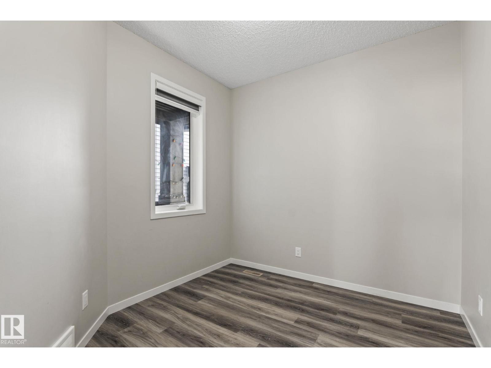 5210 23 ave SW - Image 12