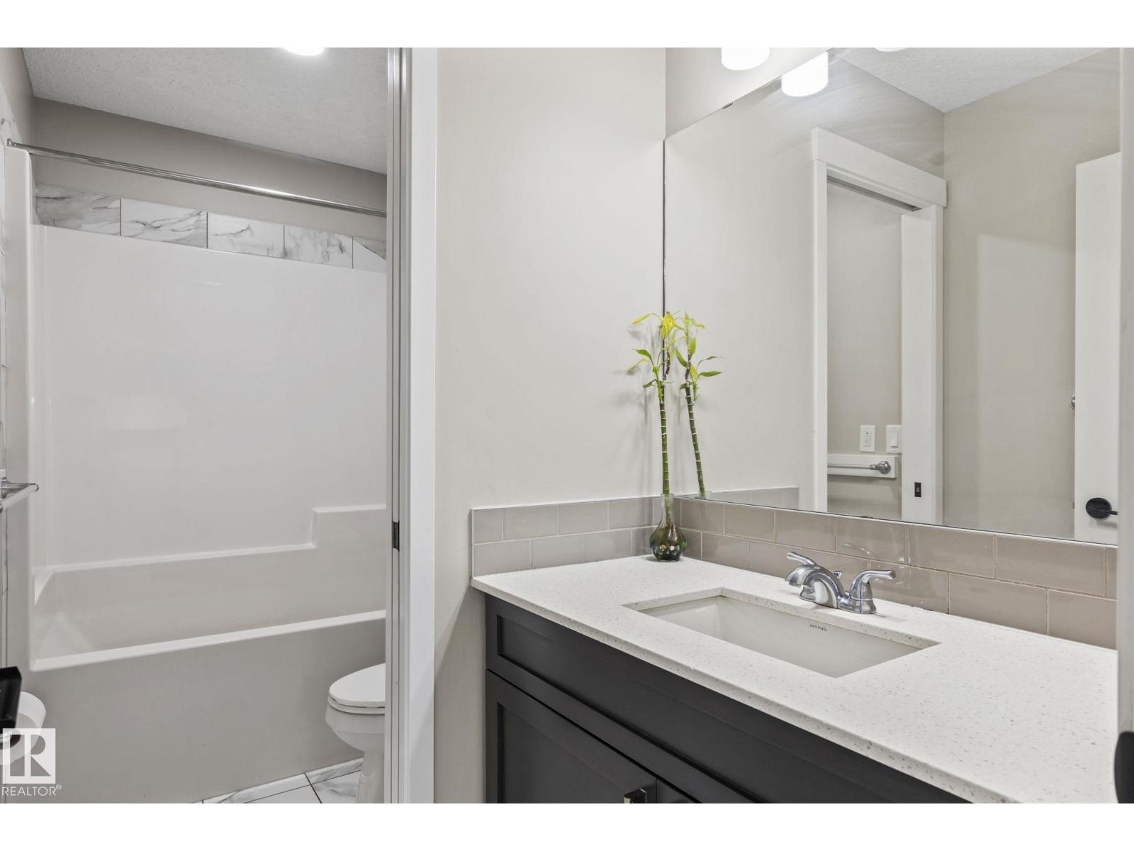 5210 23 ave SW - Image 13