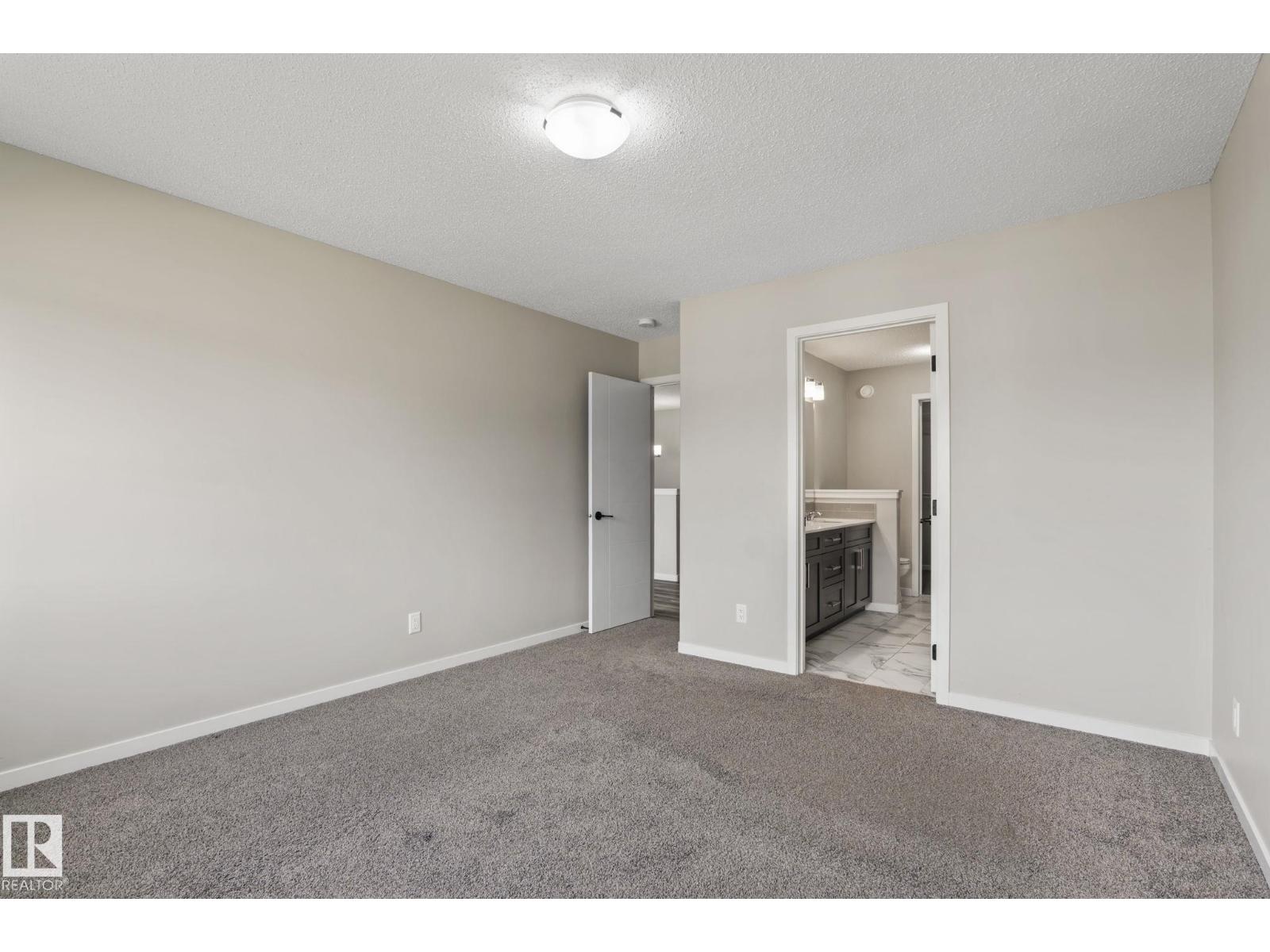 5210 23 ave SW - 17
