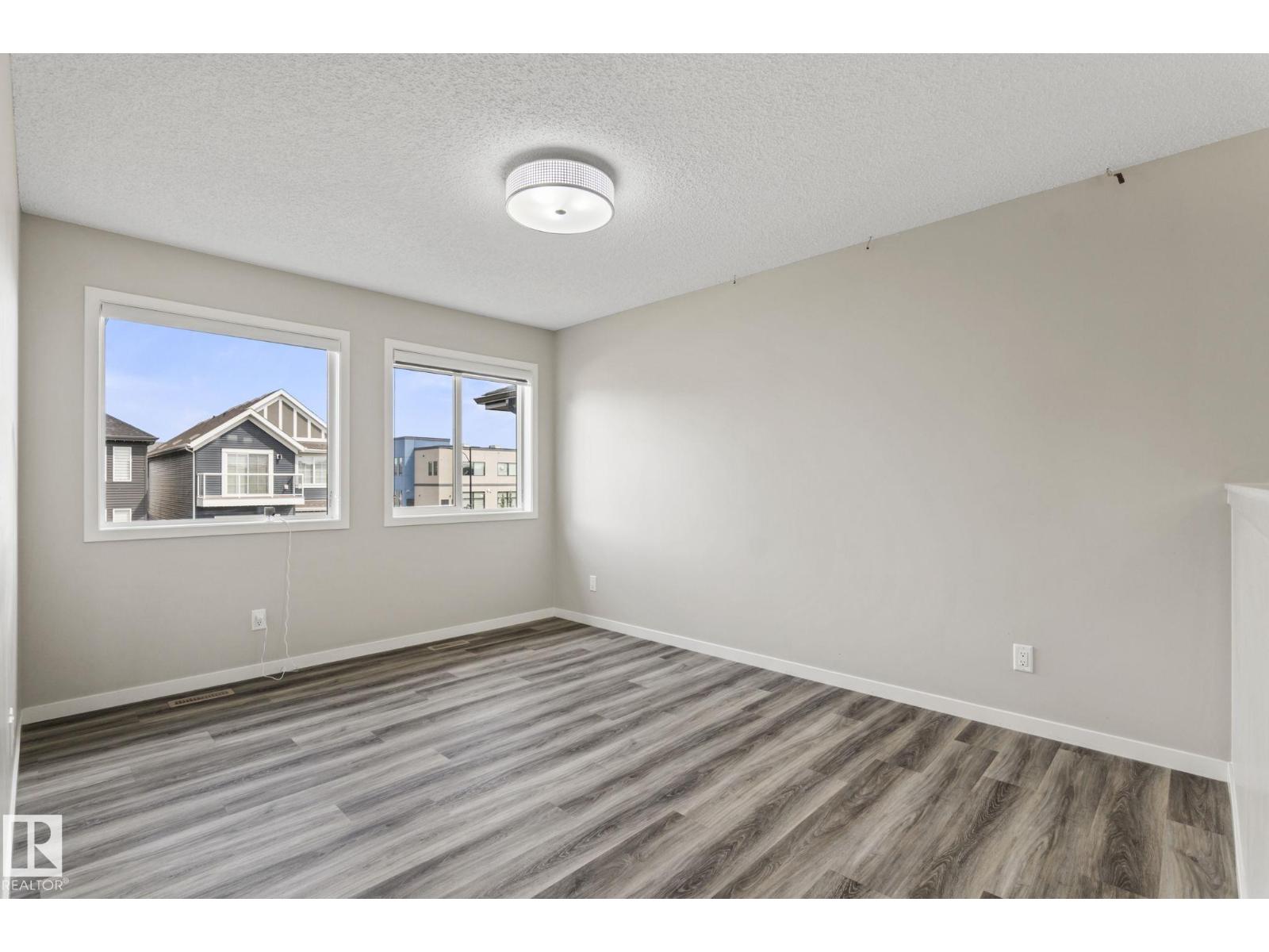 5210 23 ave SW - 22