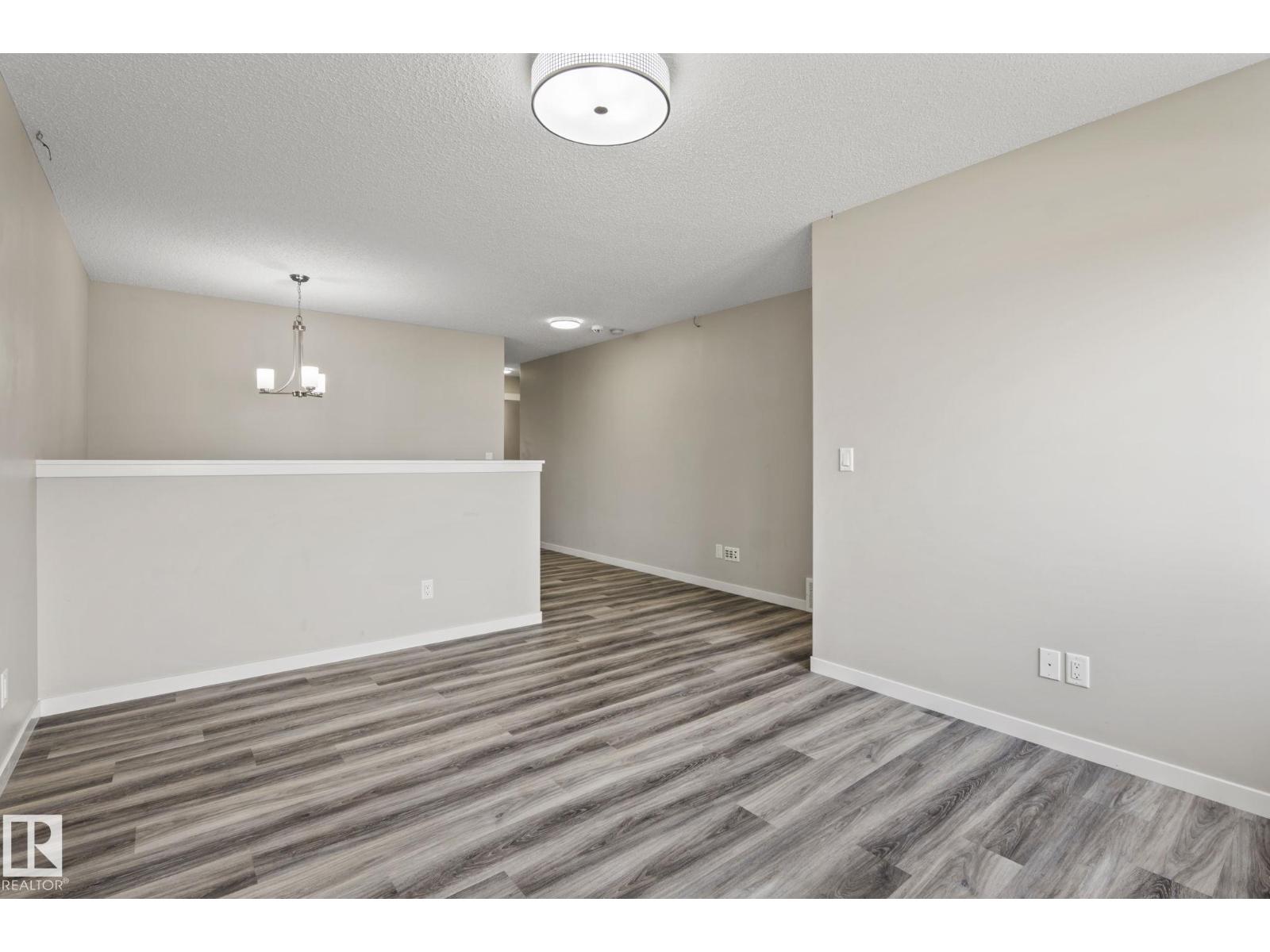 5210 23 ave SW - 23